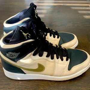 Nike Air Jordan 1 High tops - Gold and Black Youth Shoes